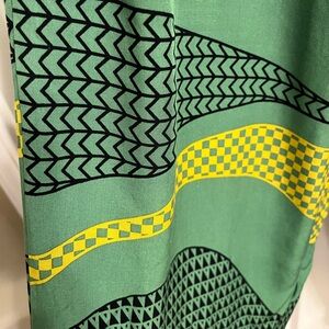 Hawaii’s Finest Women’s Size Small Tribal printed wide leg pants.